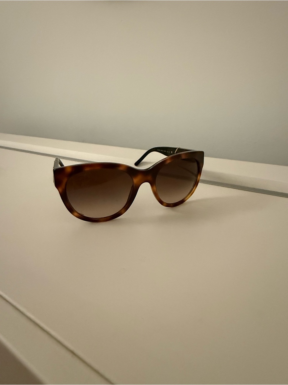 Burberry Men’s Tortoiseshell Sunglasses with Brown Gradient Lenses - Picture 3 of 3